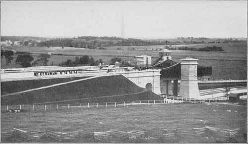 HYDRAULIC LIFT LOCK ON TRENT VALLEY CANAL NEAR PETERBOROUGH, ONTARIO