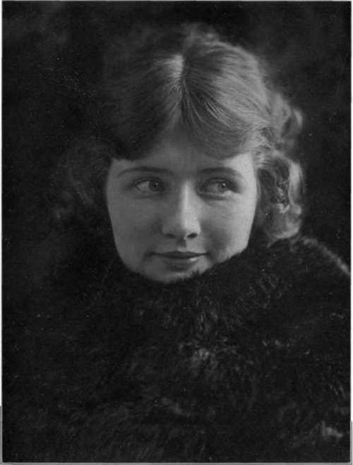 A Suggestion StudioLightMagazine1918 198