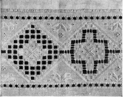 THIS SHOWS THE DETAIL OF THE DIAMONDS.
