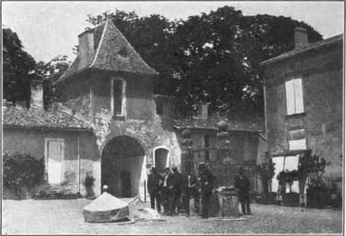 Fig. 28. Interior court Chateau Yquem. (Photo by Author.) mangement as the Chateau Yquem, namely, the Chateau Filhot and Chateau Coutet.