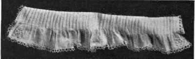 Robe Muslin Collar edged with tatting