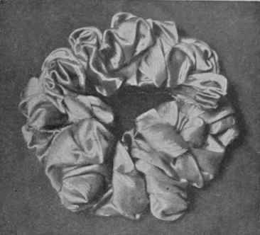 Round slide of ruched ribbon of softest make