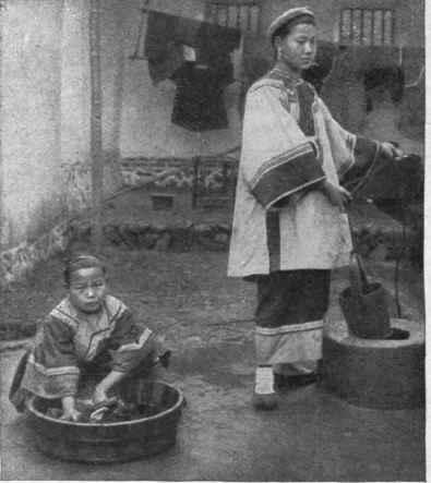 Sieng Fu schoolgirls
