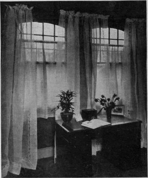 A charming solution of the problem of artistic window draping