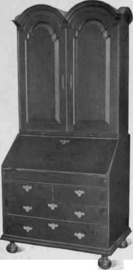 Ball Foot Scrutoire with cabinet top, 1700 10.