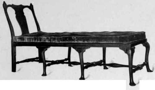 Cabriole Legged Couch, Dutch style, 1725 50.