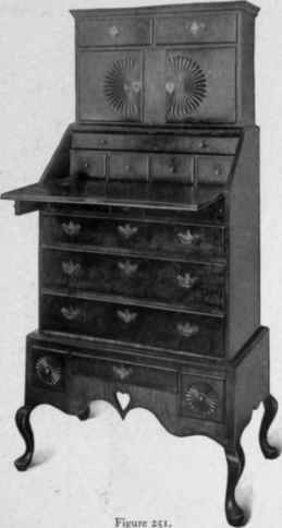 Cabriole Legged Scrutoire, 1725 40.