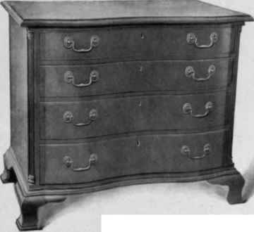 Reversed Serpentine Front Chest of Drawers, 1780 90.