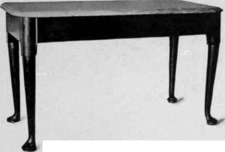 Walnut Sideboard Table with marble top, 1720 40.