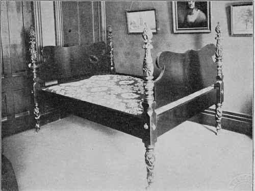 LOW FOUR POST BED.