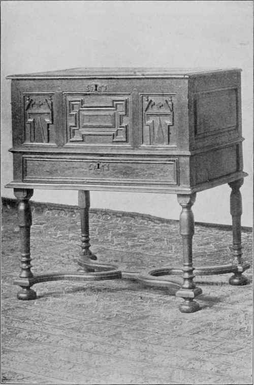 OAK CHEST ON FRAME English.