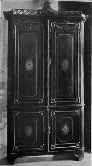 SHERATON INLAID MAHOGANY CUPBOARD.