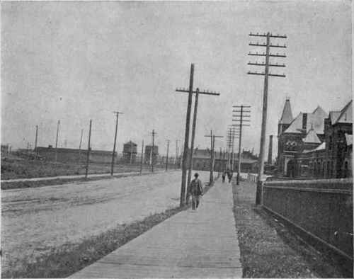 Union Railroad Depot, Toledo. An exceptional case of non utilization of frontage opposite an important depot due to railroad ownership of land. Many thousands of dollars of income thrown away by not making short time ground leases.